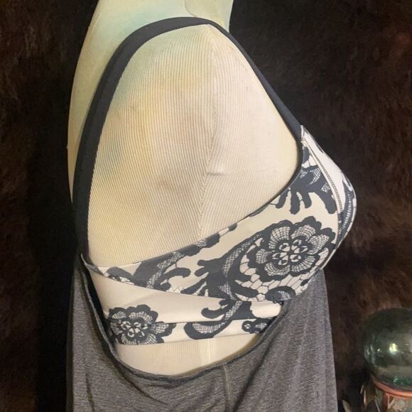 Lululemon tank top 4 (5001) - Picture 4 of 9